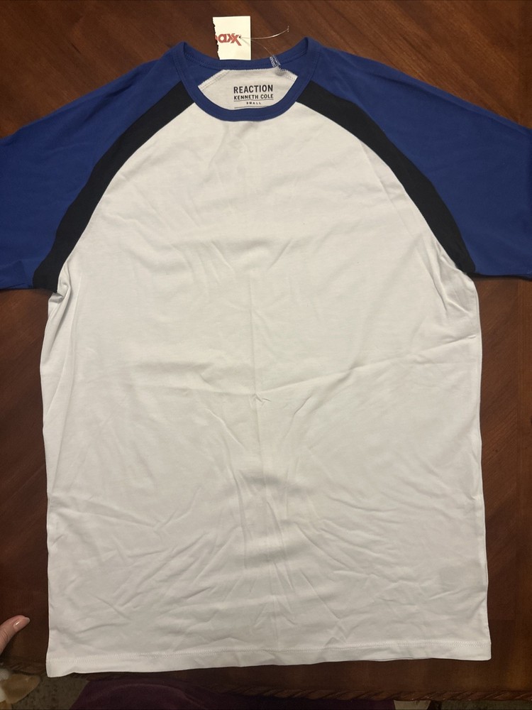 NWT Men’s T-shirt Kenneth Cole Reaction, Size Small