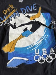 Vintage 1995 Daffy Duck Swan Duck Dive Olympics Tee in adult XL