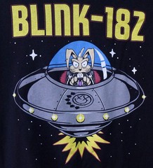 T-Shirt Blink-182 UFO Rabbit Raw Cutaway Neckline & Bottom Pop & Skate Punk
