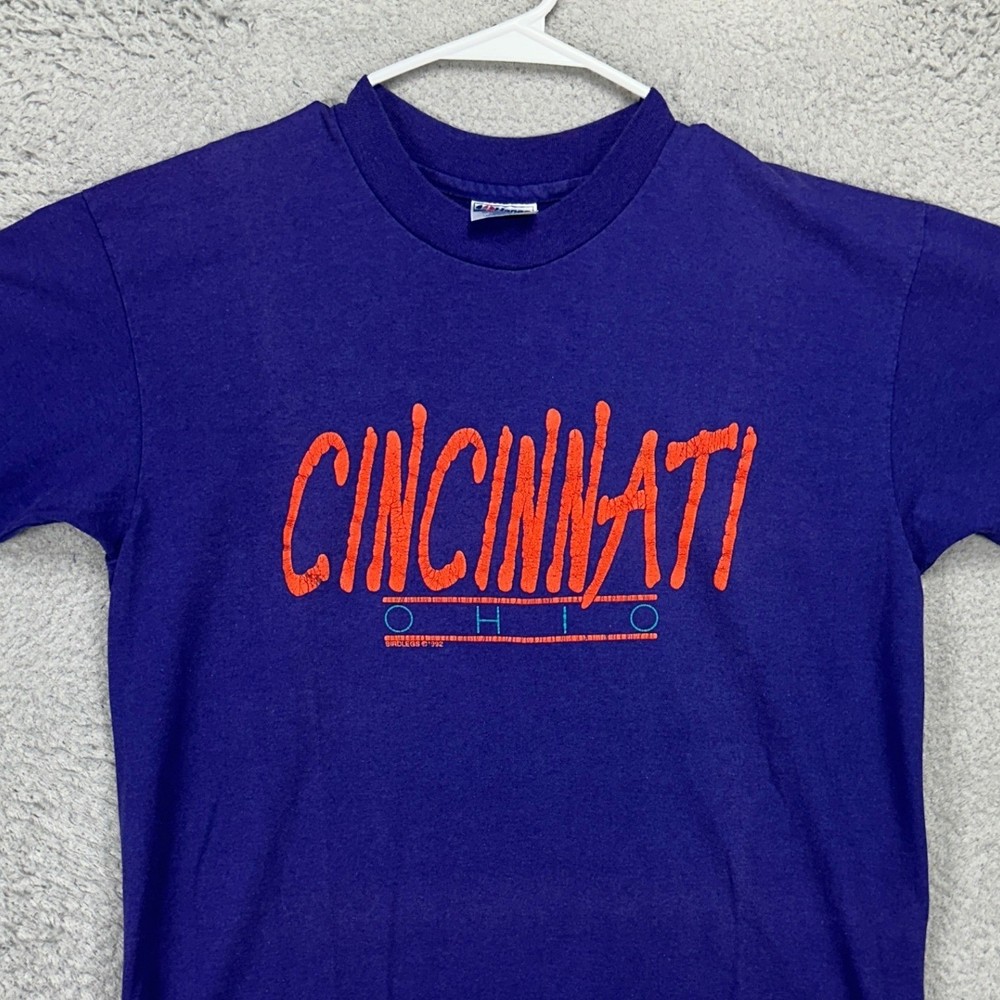 VINTAGE Cincinnati Ohio T-Shirt Tee Mens Large Purple Graphic Made In USA Hanes
