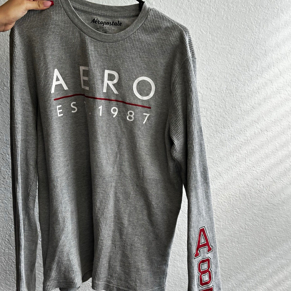 Aéropostale Men’s M Gray Long Sleeve Crew Neck Waffle Knit Graphic Logo Tee