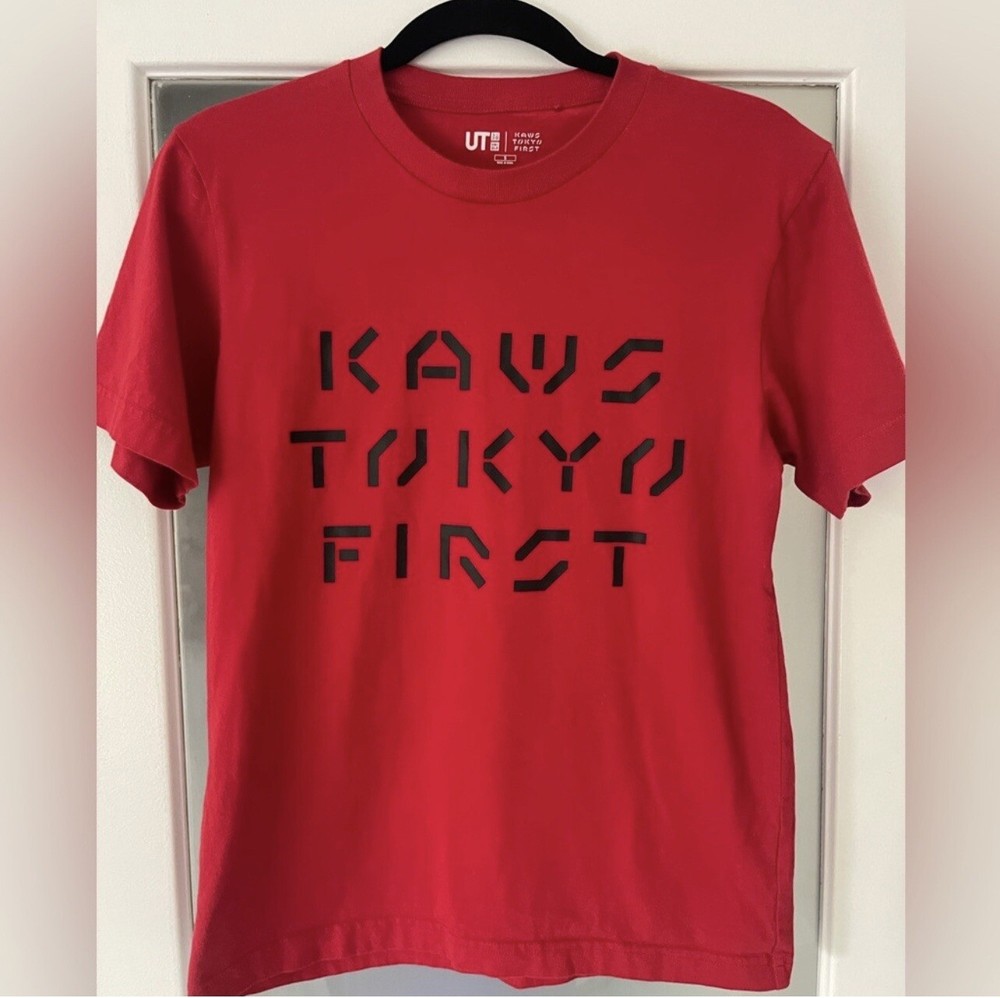 Kaws Tokyo First x Uniqlo Tee in Red, Men’s SZ S small high quality tshirt