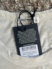 NWT BuckMason Men M Tee White Sand Venice Wash Slub Cotton Curved Hem T shirt