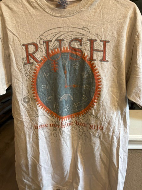 Used vintage concert t-shirt. Size is Medium.