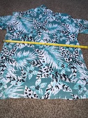 Hawaii Blues Hawaiian Shirt Men’s L Aqua White Black Floral Aloha Button Up