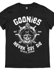 Goonies Pirate Skull Graphic Plus Size T-Shirt – Bold Black Tee with Stylized ‘G