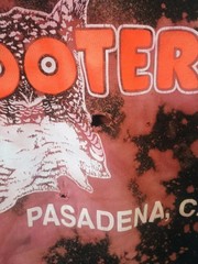 Hooters Cropped Tank Top Pasadena Black Pink Bleach Tie Dye Owl Womens XX-Small