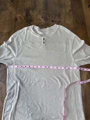 EUC Mens BKE henley long sleeve tan tshirt stretch size M
