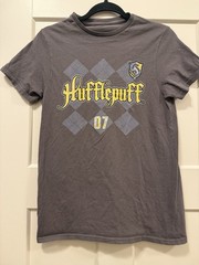 Harry Potter Hufflepuff 07 Graphic Men’s T-Shirt Gray Cotton Regular EUC