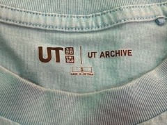 Metal Gear Archive UT MGS 2 Official T-Shirt Size S UNIQLO Solid Snake Raiden