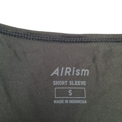 UNIQLO AIRism Men’s Small Black Stretch T-Shirt V-Neck Short Sleeve Casual
