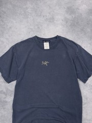 VERY RARE ARC’TERYX 1999 VINTAGE ARCHAEOPTERYX Y2K GRAIL CENTER LOGO T SHIRT