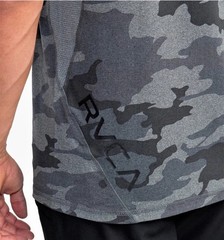 $60 RVCA Men’s Sport Vent Performance Camo Crew Neck T-Shirt-Grey Camo-Medium