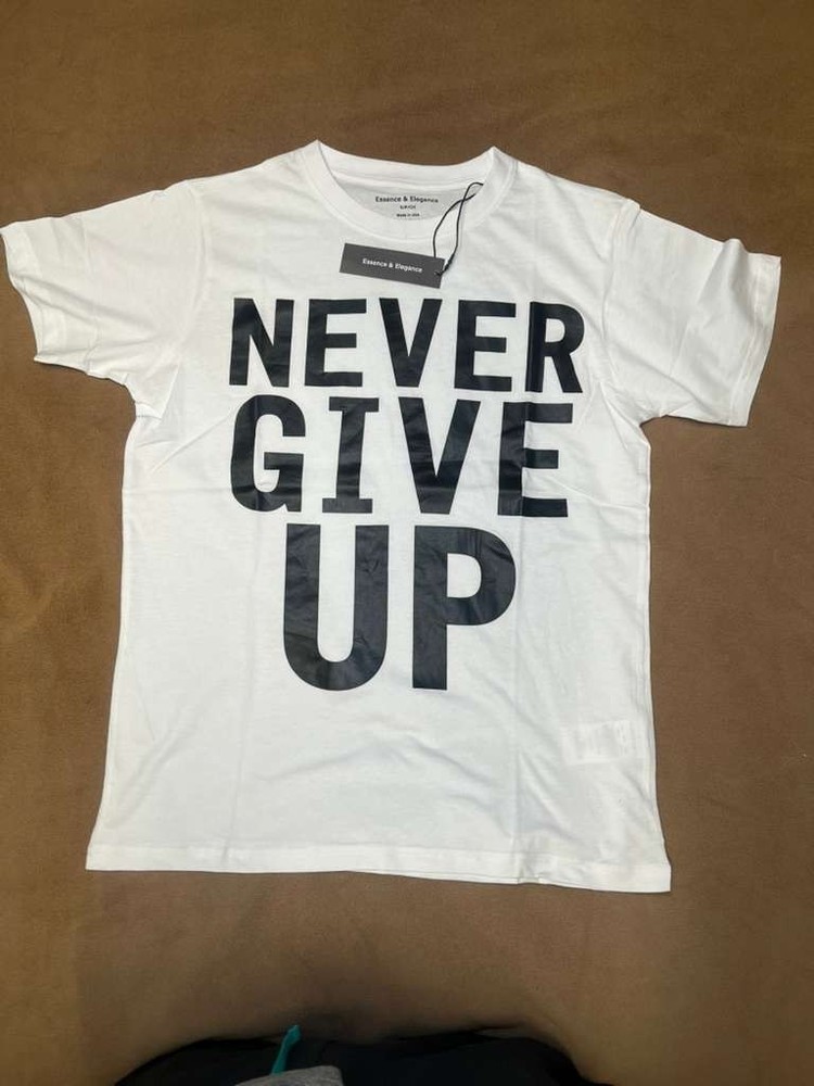 Never Give Up White T-Shirt Size L Motivational Graphic Unisex Cotton Tee