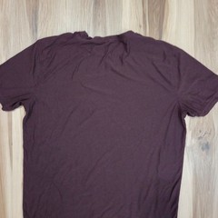 Vuori Strato Tech T-Shirt Mens M Maroon Plum Short Sleeve Performance Tee