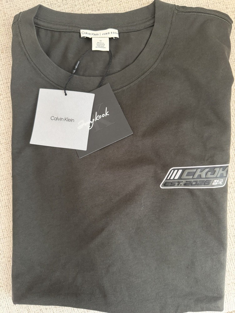 Calvin Klein x Jung Kook Men’s Gray Graphic Logo Crew Neck Cotton Tee M