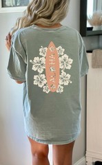 Summer Beach T-shirt Aloha Flower Surf Board Graphic Tee in Fuzzy Peach