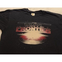 Bay Island Sportswear The Vinyl Men’s Graphic T-Shirt Black XL Space Record