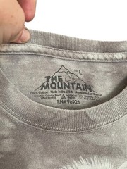 The Mountain Gray Wolf Graphic Print T-Shirt Men’s L Crew Neck Short Sleeve