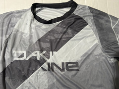 DAKINE XL ATHLETIC LIGHT WEIGHT SHORT SLEEVE SHIRT…SEE DESCRIPTION/CONDITION