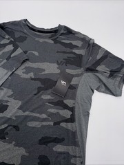 $60 RVCA Men’s Sport Vent Performance Camo Crew Neck T-Shirt-Grey Camo-Medium