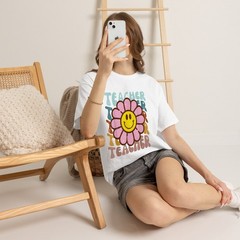 Teacher Flower Face Retro Back To School T-Shirt