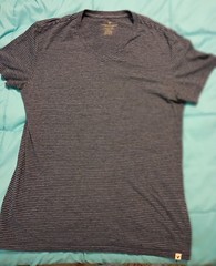 LOT OF 3 AMERICAN EAGLE MENS T-SHIRTS, 1 V-NECK/ 1 CREW NECK/ 1 POLO SIZE MEDIUM