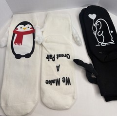 2 Pairs Holding Hands Socks, Magnetic Penguin Couple NEW
