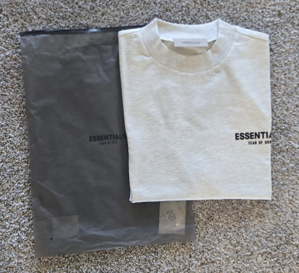 Fear of God Essentials Original Authentic Logo T-Shirt Mens Sz XS Light Oatmeal