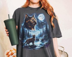 Tortoiseshell Cat Howling at Moon Shirt Funny Tortie Halloween Gift