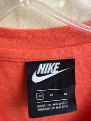 Nike Sportswear World Tour Pullover T-Shirt Men’s M Orange Swoosh Logo SZ N140