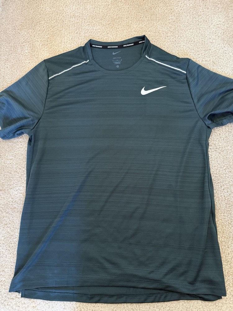 **BRAND NEW** Men Nike Running Miler Dri-fit Crew Neck Run’ Top EverGreen Sz L