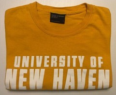 vtg University of New Haven Graphic Tee T-Shirt Sz L MV SPORT Gold Spellout