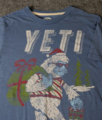 Holiday Time Men’s “Yeti to Party” Graphic T-Shirt Blue Size Small (34-36)