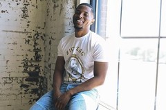 Zig-Zag Vintage Classic T-Shirt – Soft Cotton Blend Crew Neck Tee Black or White