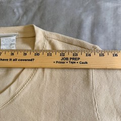 Pierre Cardin Medium Beige V-Neck Waffle Knit Short Sleeve T-Shirt Vtg Unisex