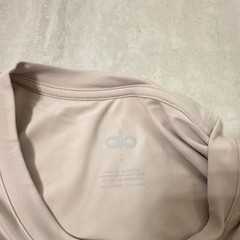 alo Men’s L Beige Solid Crew Neck Short Sleeve Knit T-Shirt Logo Accent