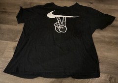 Nike Men PEACE SIGN Size XXL Black & White Tshirt P2p 22” Shoulder To Waist 28”