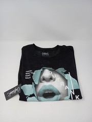 Outrank T-shirt with decal – size medium – New with tags