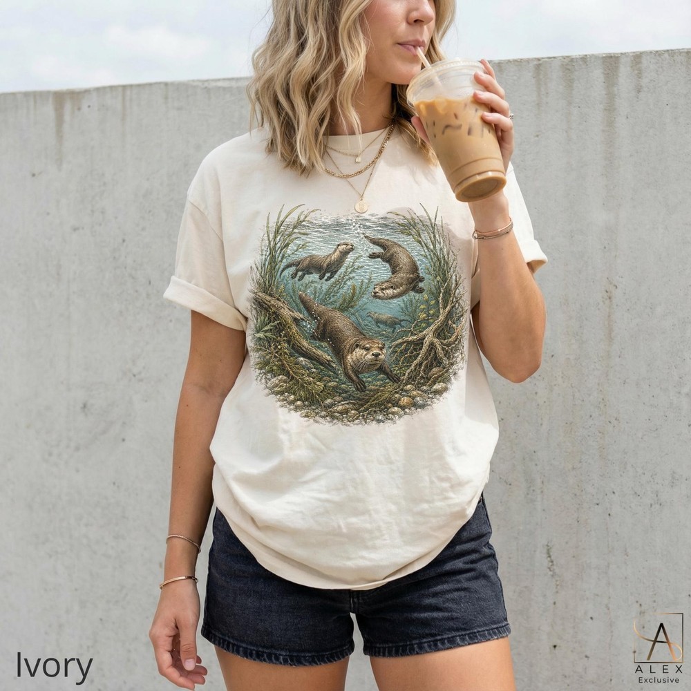 Vintage River Otter Shirt Retro Wildlife Nature Lover Outdoor Unisex Graphic Tee