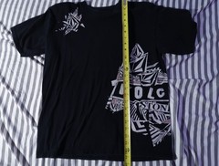 2000s volcom tee wrap around graphic size medium