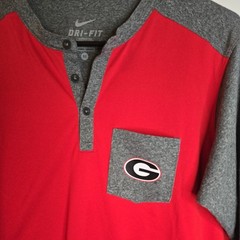 Nike Dri-Fit Gray and Red UGA Georgia Bull Dogs Mens M 3/4 Lenth Tshirt