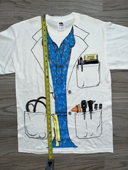 Vintage 90’s Leslie Arwin Doctor Lab Coat AOP T-Shirt Men Size M Gold Chain Med
