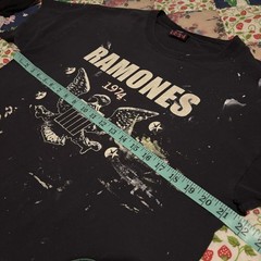 Vintage The Ramones Distressed Punk Rock Rock And Roll Band T-Shirt Size Large