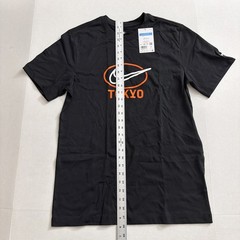 Nike Tokyo Japan Exclusive Swoosh Black Orange T Shirt Size Medium. IB8036-010