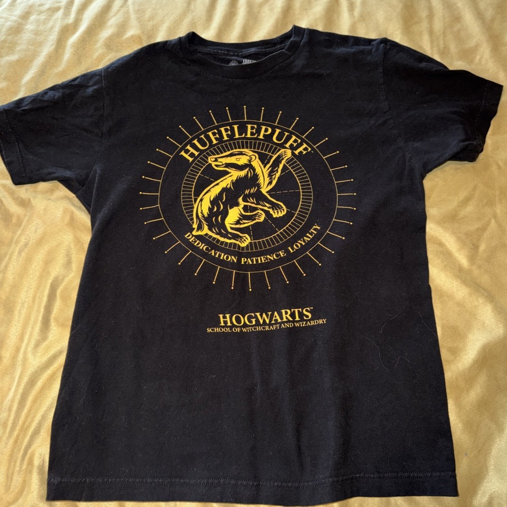 Wizarding World Harry Potter Hufflepuff Black T-shirt Medium Hogwarts School