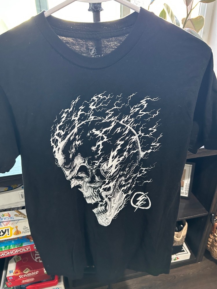 Flash Medium T-Shirt – Lightning Skull Face Pic