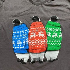 CHILL holiday t-shirt Penguins Christmas sweaters sz M 100% cotton novelty EUC