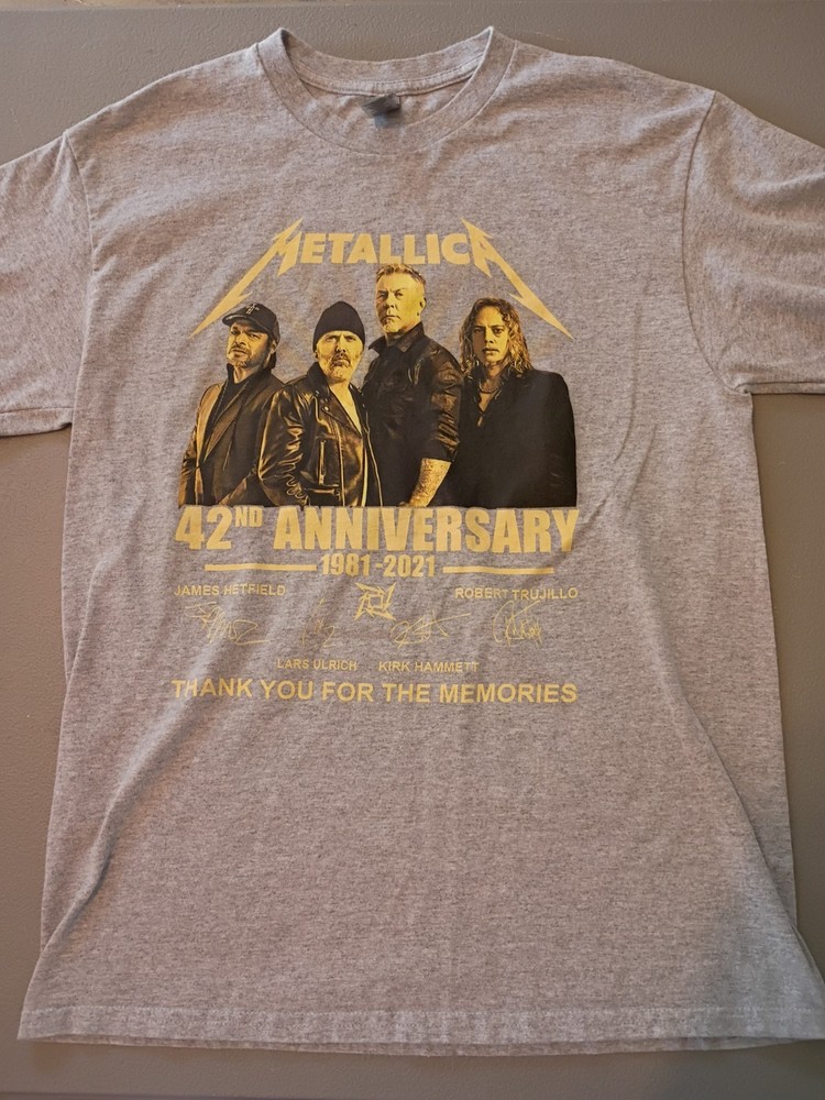 Metallica Tee T-Shirt Mens Medium 42nd Anniversary 1981-2021 Rare Grey
