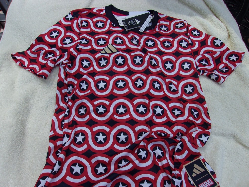 NWT Adidas slim fit T, mens S, M, L, XL, 3XL $70, Marvel, Captain America, stars